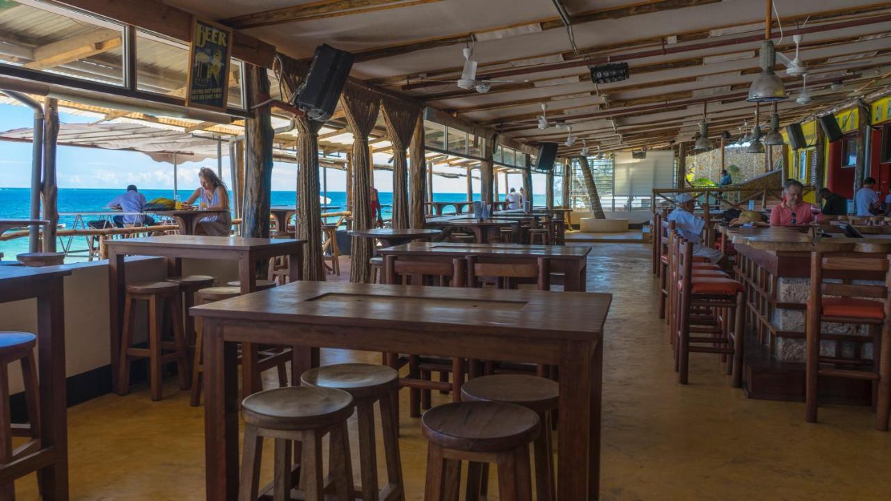 Reef Hotel Mombasa Esterno foto