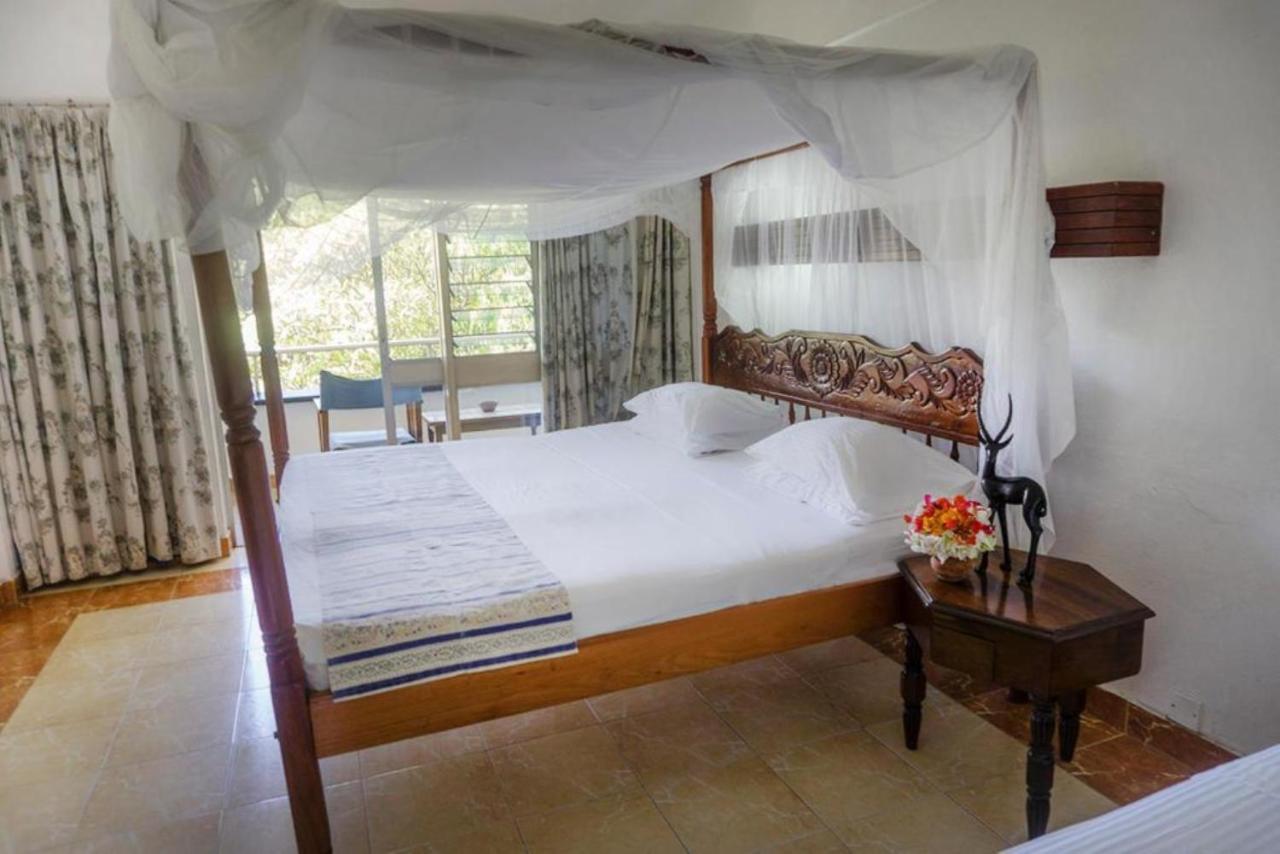 Reef Hotel Mombasa Esterno foto