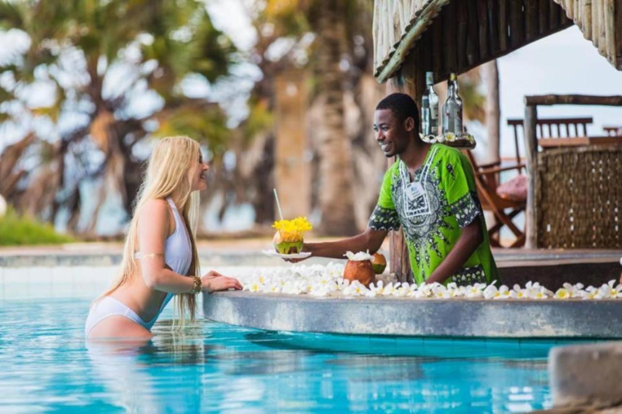 Reef Hotel Mombasa Esterno foto