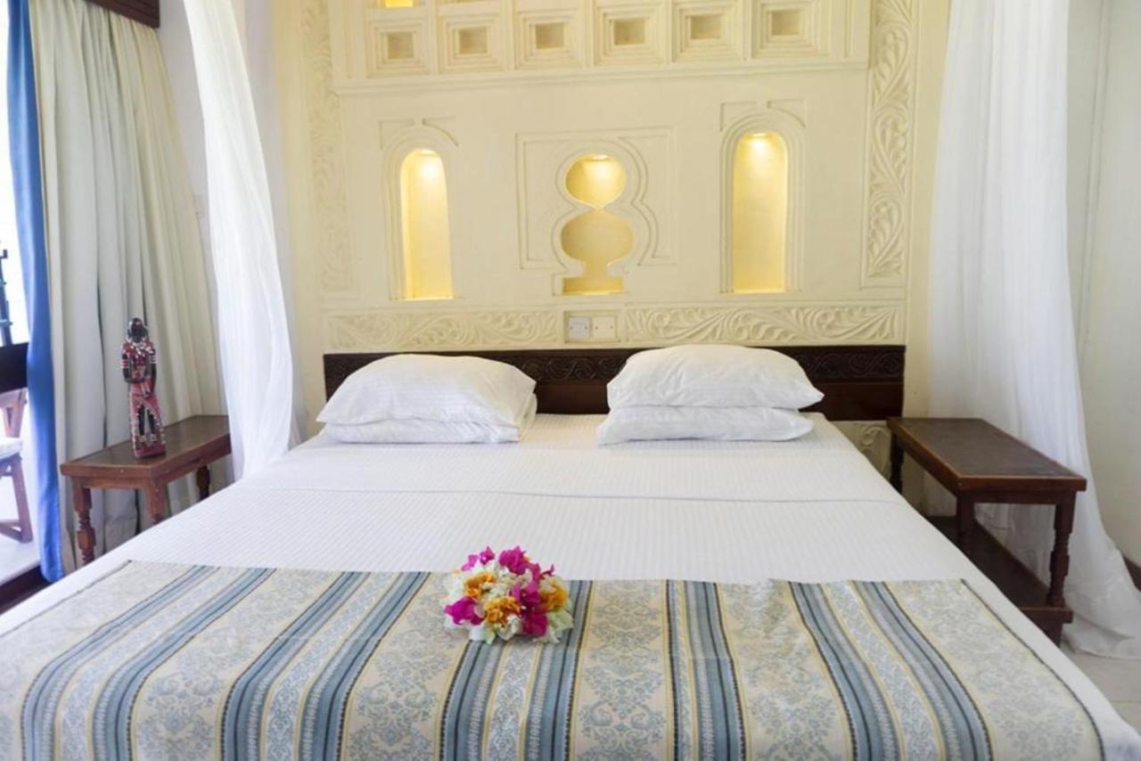 Reef Hotel Mombasa Esterno foto