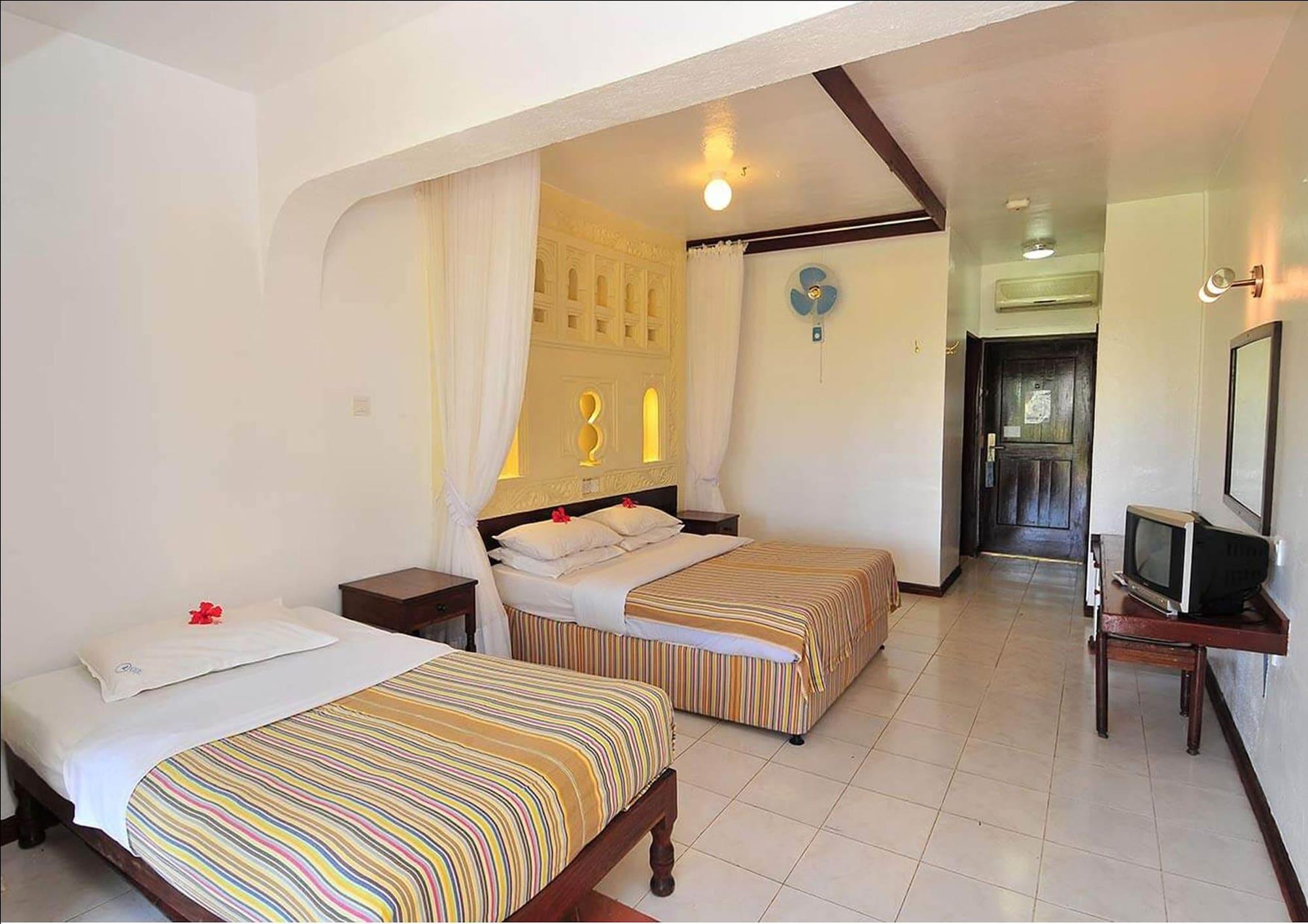 Reef Hotel Mombasa Esterno foto