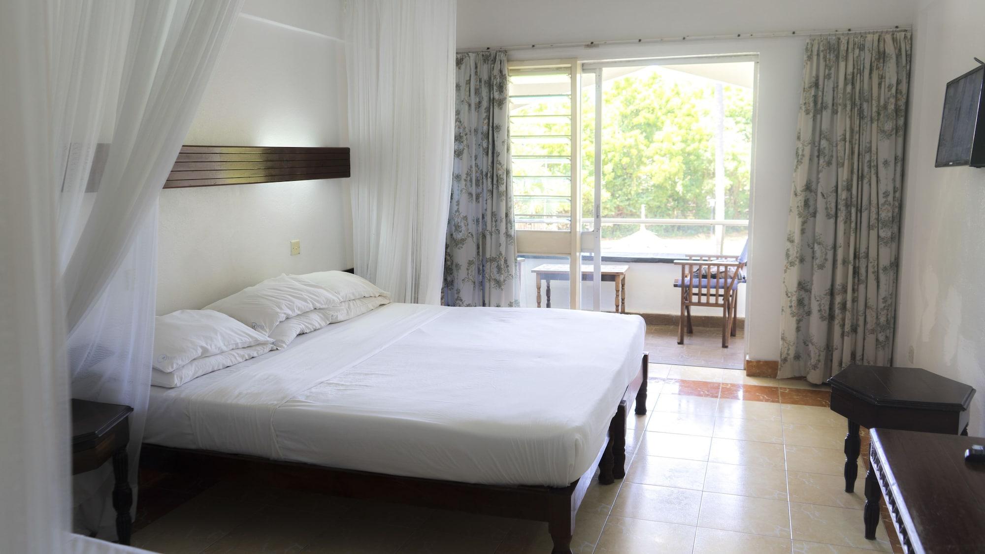Reef Hotel Mombasa Esterno foto