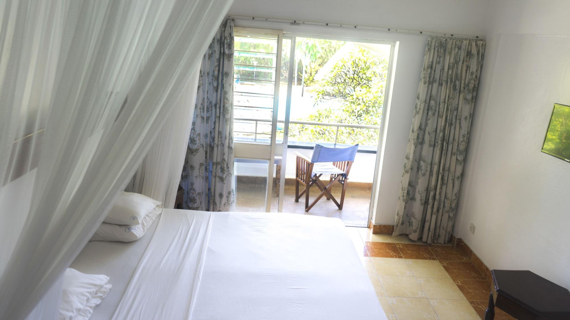 Reef Hotel Mombasa Esterno foto