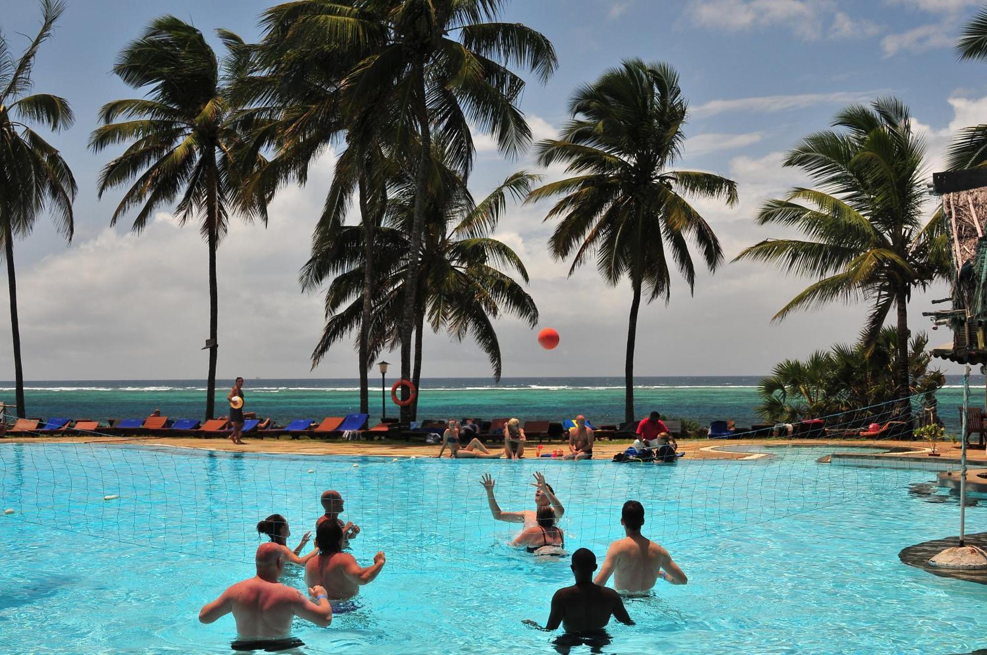 Reef Hotel Mombasa Esterno foto