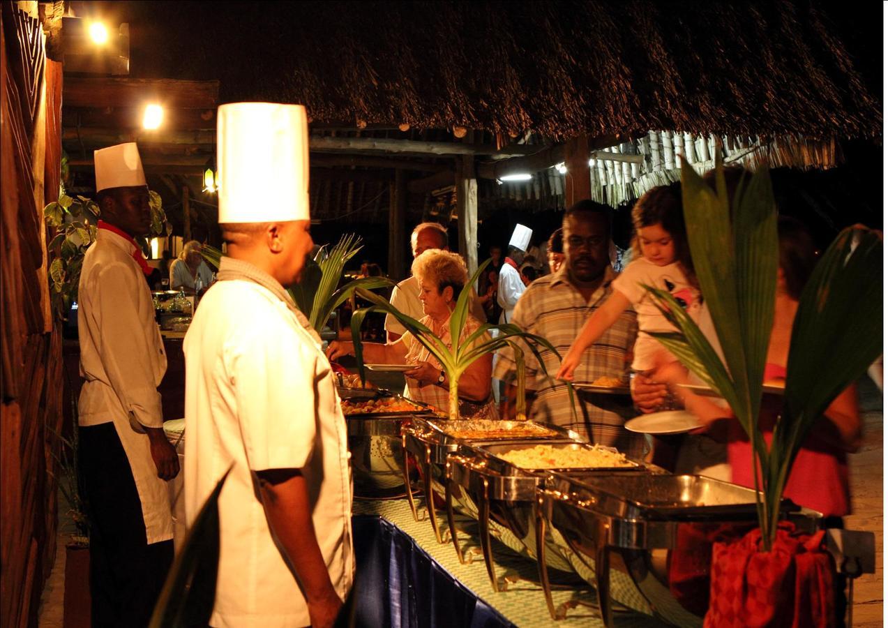 Reef Hotel Mombasa Esterno foto