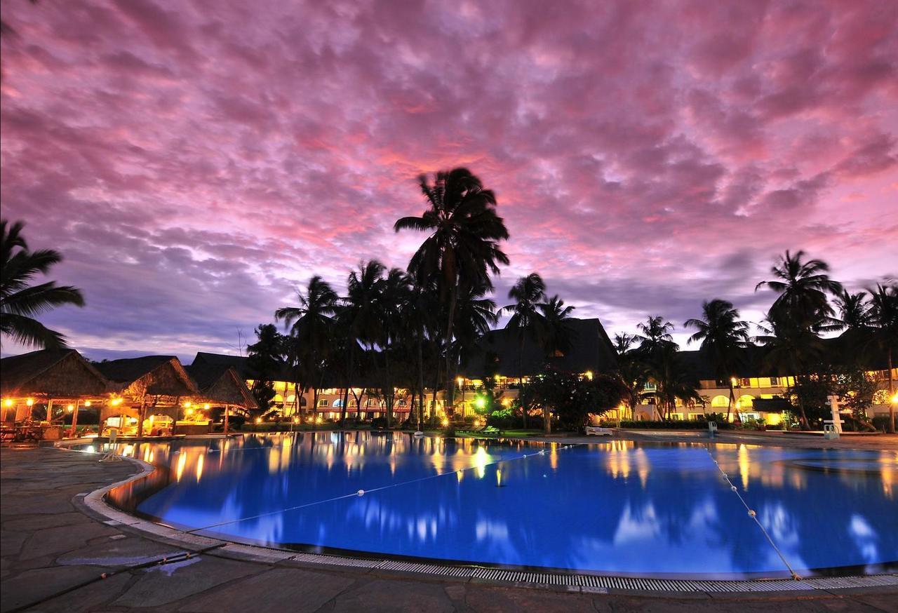 Reef Hotel Mombasa Esterno foto
