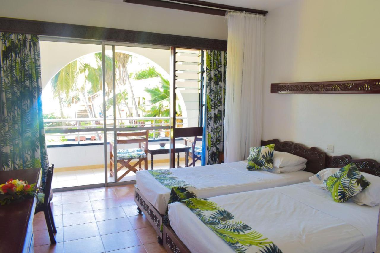 Reef Hotel Mombasa Esterno foto
