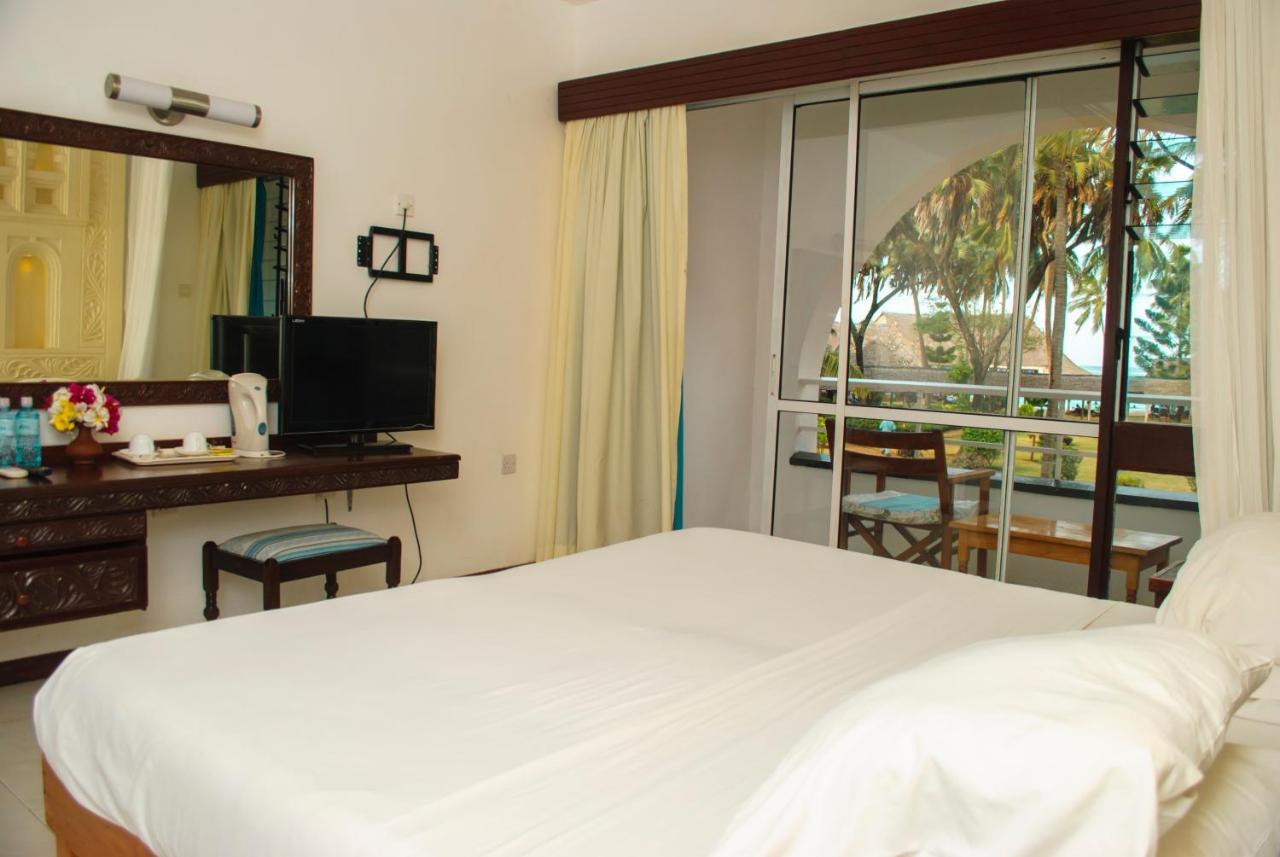 Reef Hotel Mombasa Esterno foto