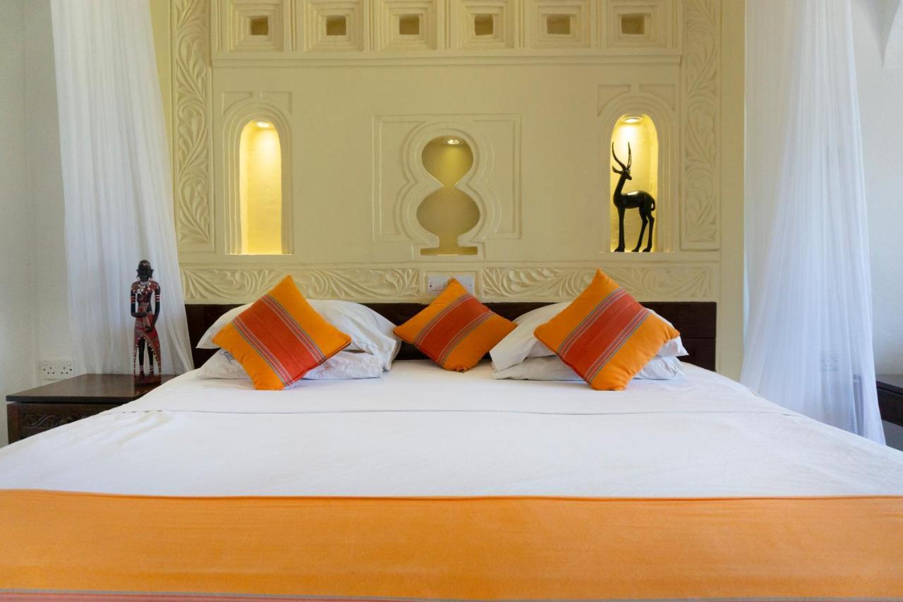 Reef Hotel Mombasa Esterno foto