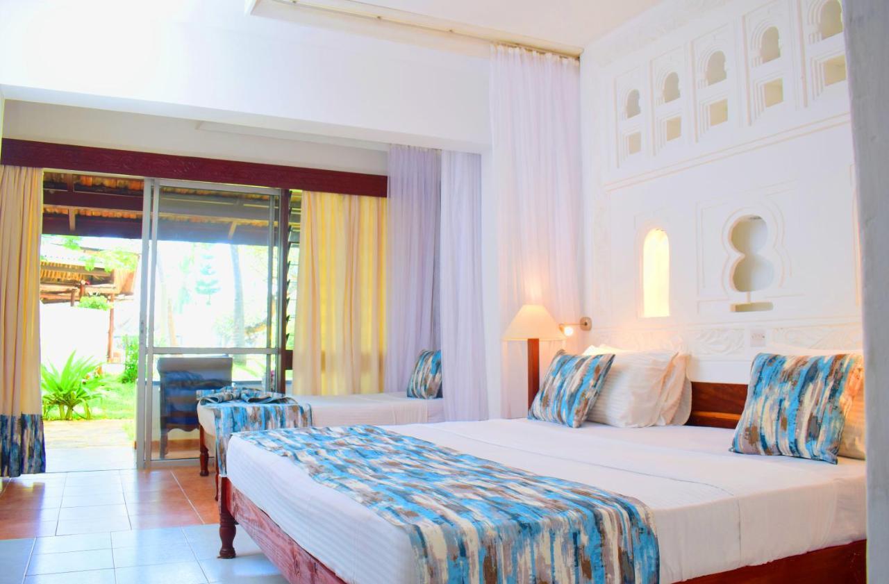 Reef Hotel Mombasa Esterno foto