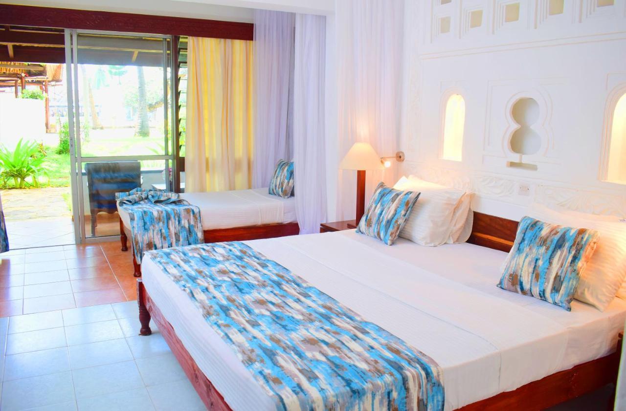 Reef Hotel Mombasa Esterno foto